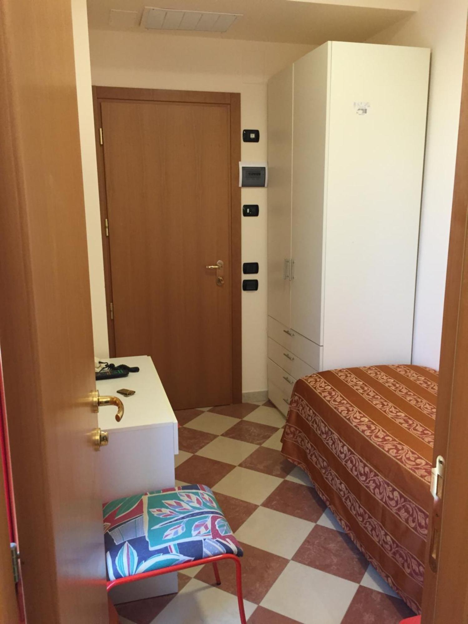 Hotel Fiorella Senigália Quarto foto